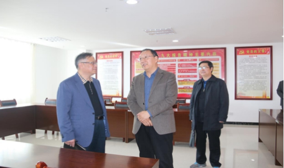 省委常委、省總工會(huì)主席馬吉孝等一行蒞臨青海物產(chǎn)集團(tuán)公司視察，調(diào)研指導(dǎo)道路貨運(yùn)企業(yè)建會(huì)、貨運(yùn)司機(jī)入會(huì)等工作