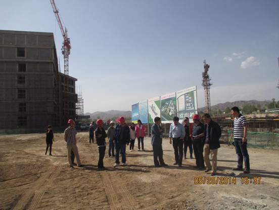 國家環(huán)保部西北督查中心寧炳處長(zhǎng)蒞臨青海臨空曹家堡保稅物流中心工地檢查指導(dǎo)工作